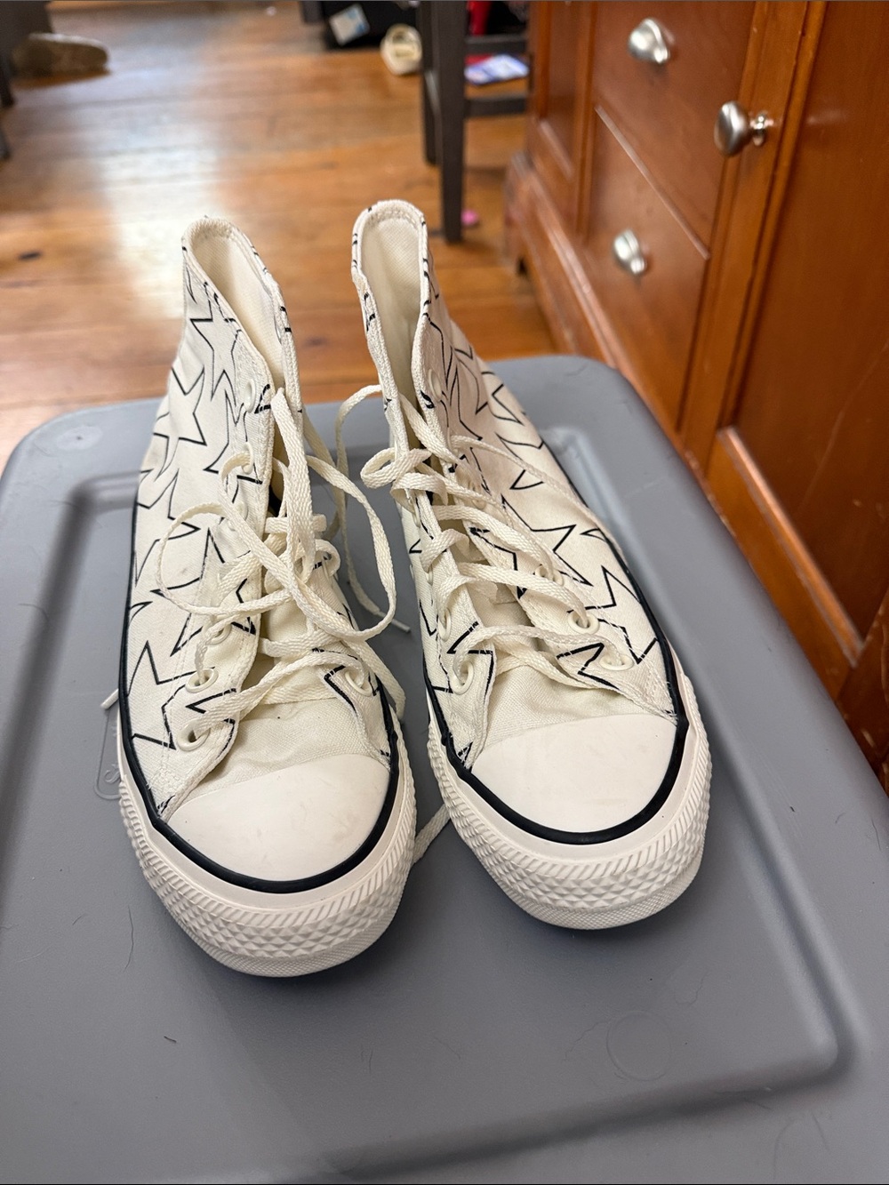 Converse womens High-Top Sneakers in Cream with Black Star Print